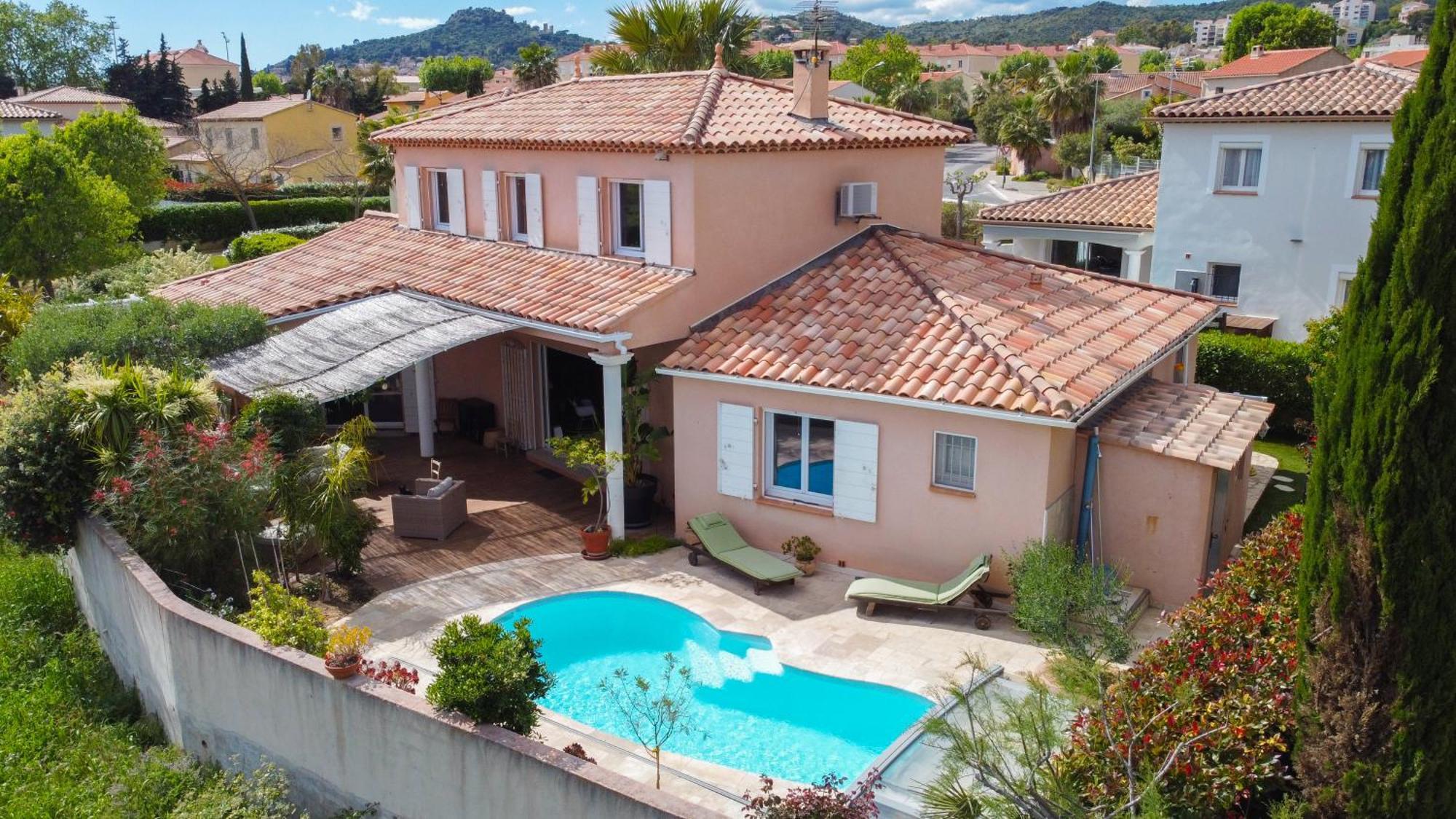 Villa Ocre Et Bleue A Yourhosthelper Hyères